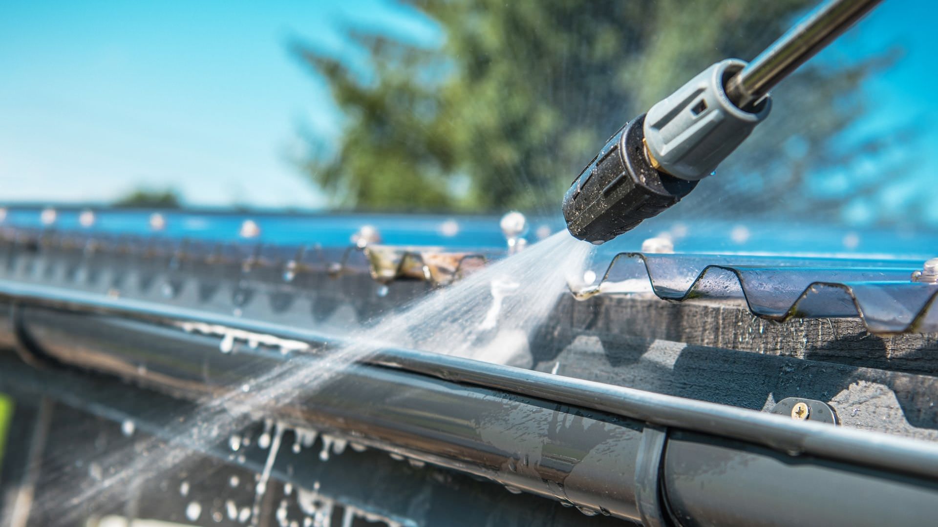 Orlando gutter cleaning pressure washing